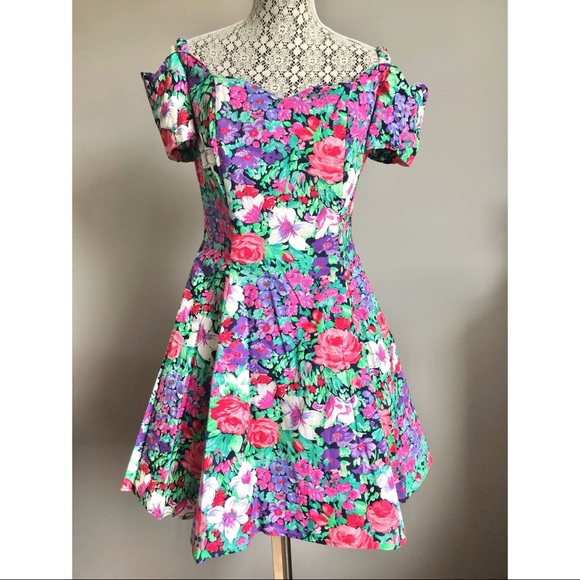 Vintage Dresses & Skirts - Vintage floral dress